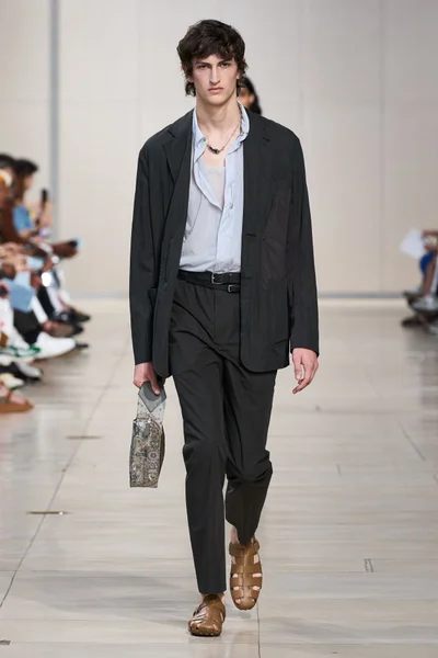 Look 30